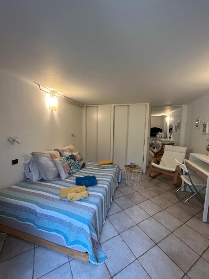 Beautiful Studio + Large Terrace Near The Beaches. Apartment Antibes